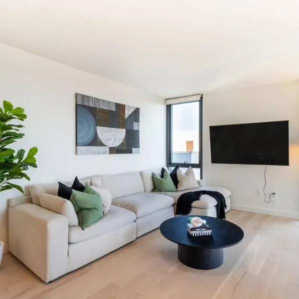 The Pearl Coast - Rooftop Pool, Gym Luxurious 2BR Santa Monica, hotel in Los Angeles