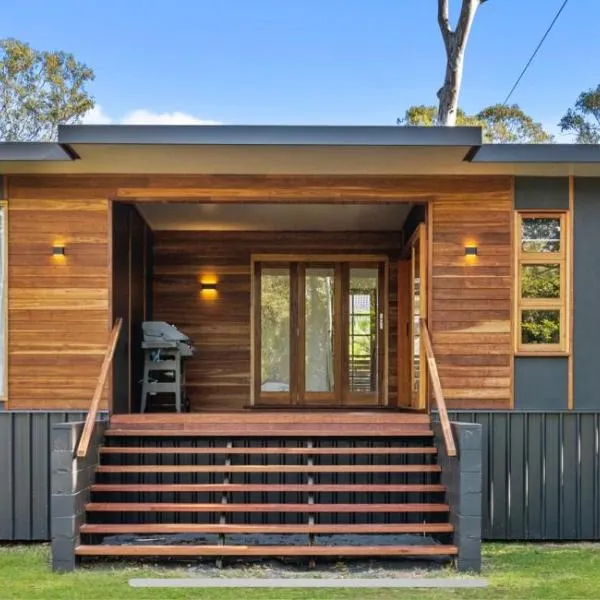 2 Bedroom Cottage with Lagoon pool & spa, ξενοδοχείο σε Capalaba