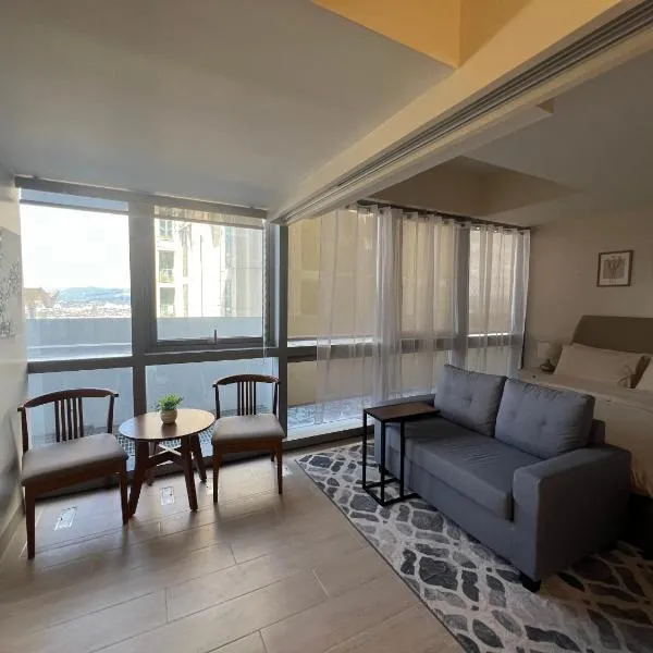 Eastwood Global Plaza Luxury Residences, hotel in Manila