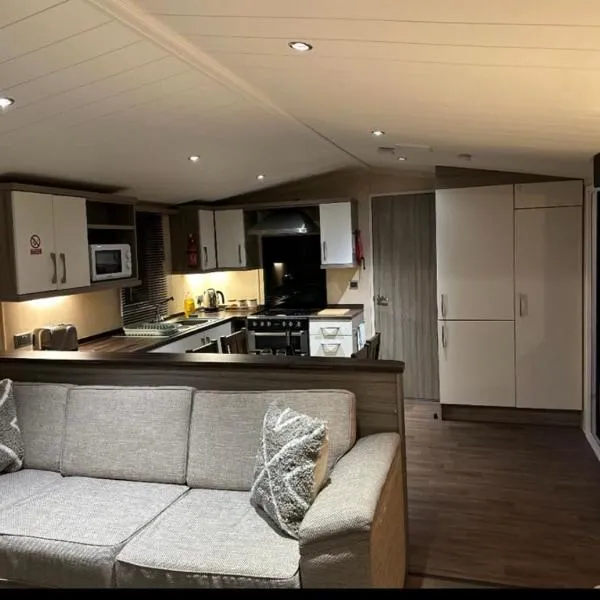 Luxurious 2 Bedroom Caravan, Hotel in Longniddry
