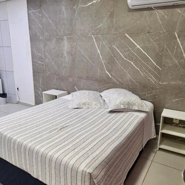 Kitnet 1 mobiliada no centro de Torres a 600m da Praia Grande, hotel v destinaci Torres