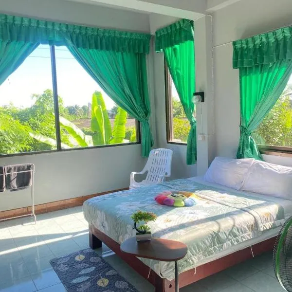 Mountain View Hostel - Krabi Airport near Wat ThamSuea, hôtel à Krabi
