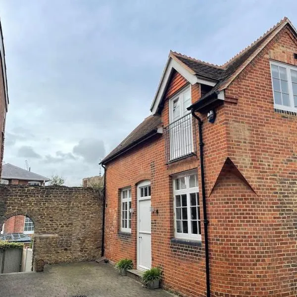 Charming & Cosy Town Centre Home with Parking, hôtel à Guildford