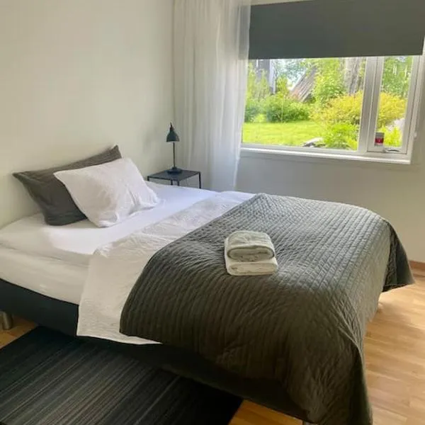Lys og koselig leilighet nært flyplass og tur terreng, hotel em Tromsø