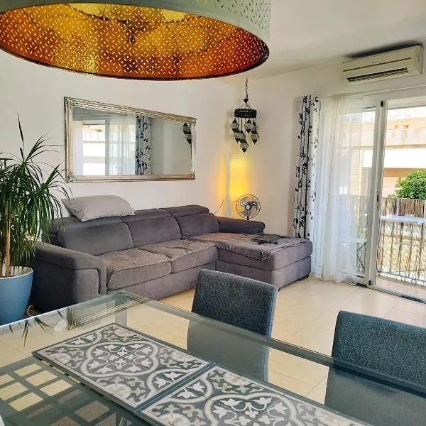 SITGES WELCOM HOME a summer flat in the heart of the village Sitges, Hotel in Sitges