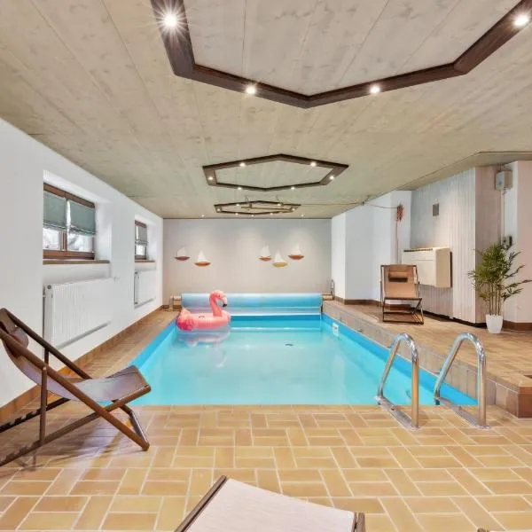 Luxus-Villa mit Indoorpool, Sauna & offenem Kamin, hotel em Siegsdorf