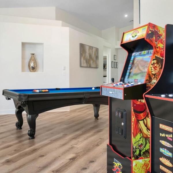 4BR Getaway with Pool and Billiard, Las Vegas