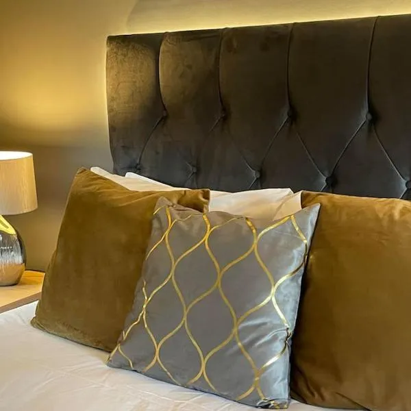 Riverview Lodge & Luxury Hot Tub, hotel in Acharra