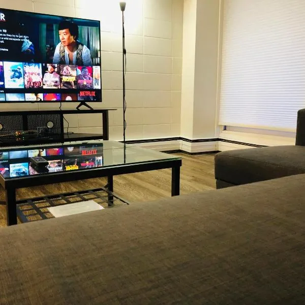 5th Floor 1-Bedroom Condo with Parking, hotell i Calgary