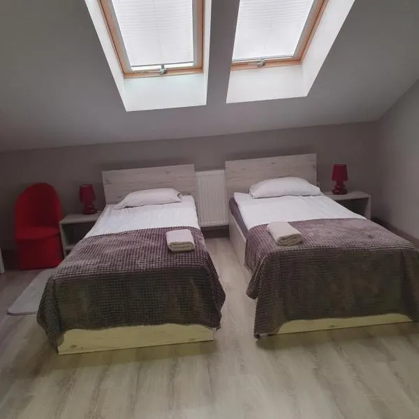 Stajnia Kruki, ξενοδοχείο σε Mrozy