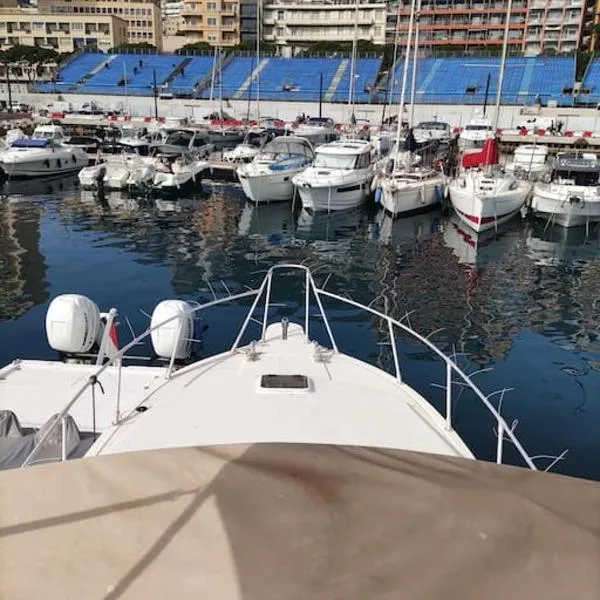 Bateau tout confort au Port de Monaco, hotel v destinaci Monte Carlo
