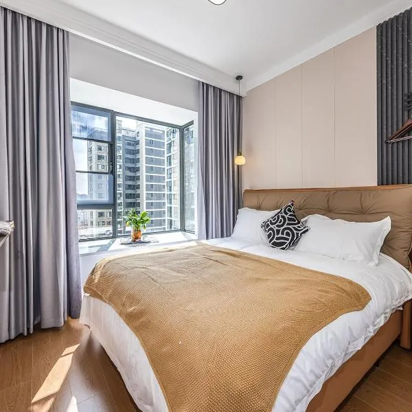 Annie 2704-only 260 metres from Metro Line 2 Exit C of BeiChun，位于昆明的酒店