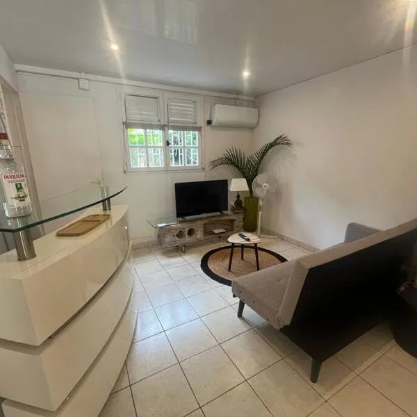 Joli Studio à la Villa l'Ensoleillée avec son grand Jardin, ξενοδοχείο στο Φορ-ντε-Φρανς