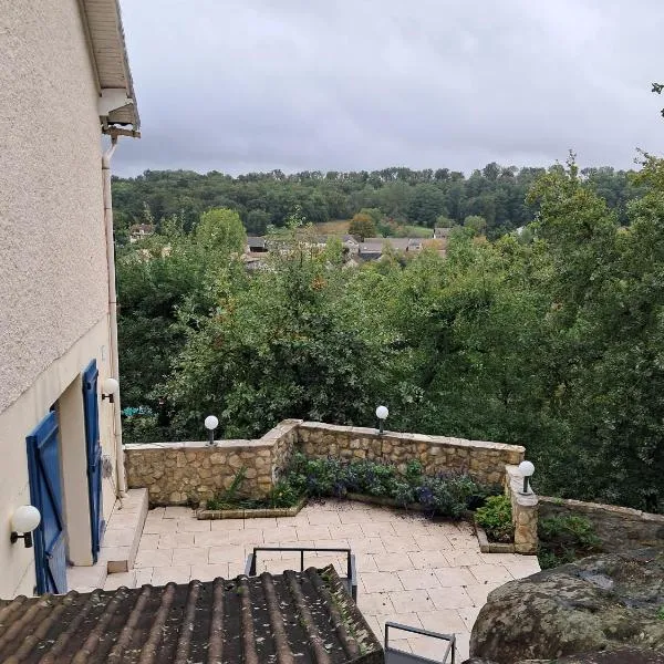 Casa Azul, Hotel in Prunay-sur-Essonnes