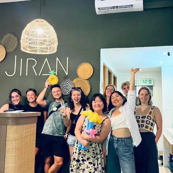 Jiran Hostel Kota Kinabalu，位于哥打京那巴鲁的酒店