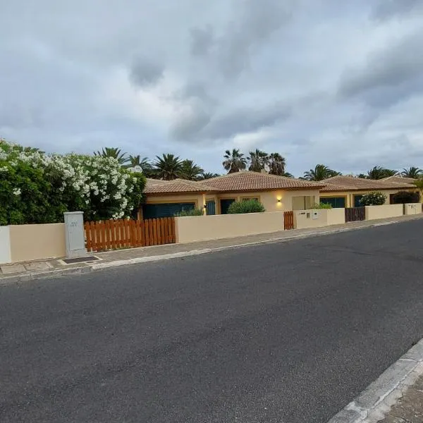 Pé n' Areia Beach House Porto Santo, hotel in Porto Santo