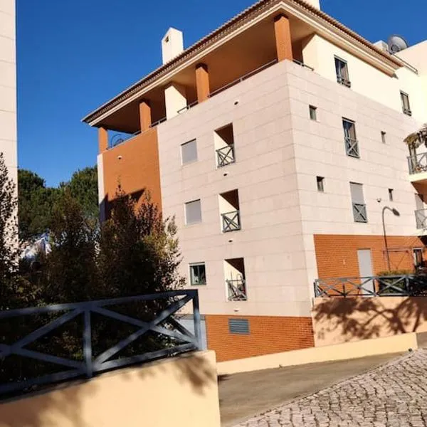 2 bedroom top floor apartment in Albufeira, hotel in Albufeira