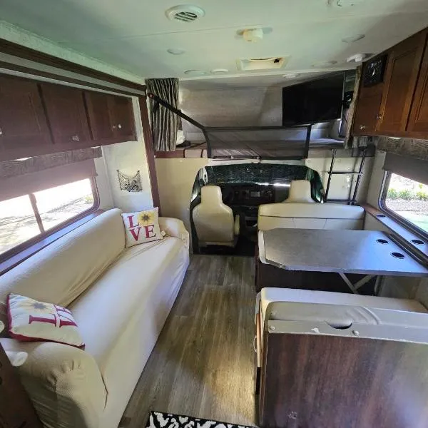 Nemi 1、Fanning Springsのホテル