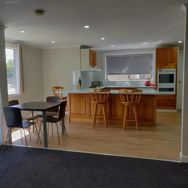 Farm Stay On The Valley, hotel in Newfield