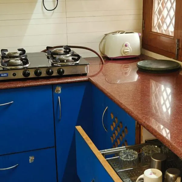 Fully Furnished ISH, Atithya Homestay with various amenities and free services in Lucknow, INDIA, hotel v destinaci Lakhnaú