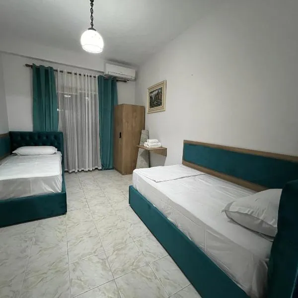 Sisterhood Hostel-Female Only, hotel em Tirana