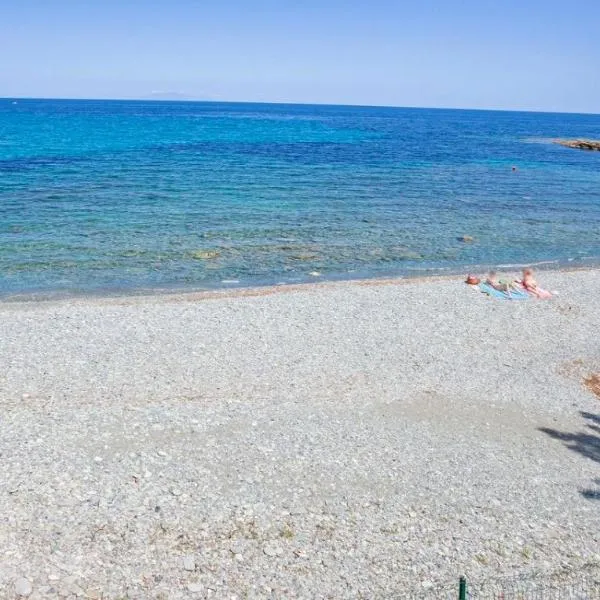 Appartement Bord de plage Vue mer, hotel v destinaci Brando
