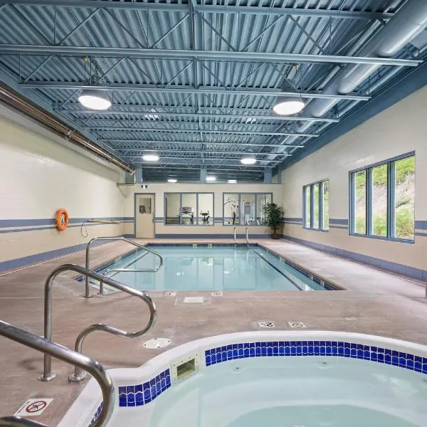 Glenwood Inn & Suites, hotel di Trail