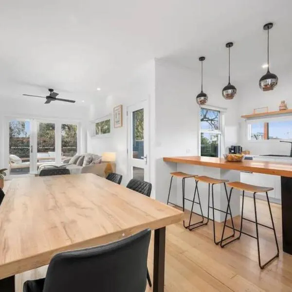 Ocean Lodge - Walk to the beach, hotel in Torquay