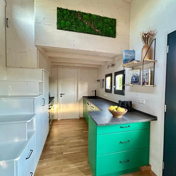 Tiny House Abenteuer mit Hot Tub, hotel en Scharten