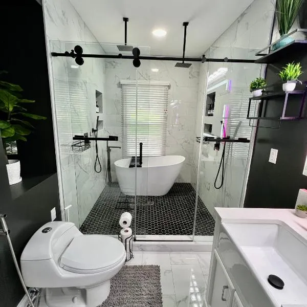 Charming 2BR 2BA 10 min DT Airport by LSP Homes, hotel di Atlanta