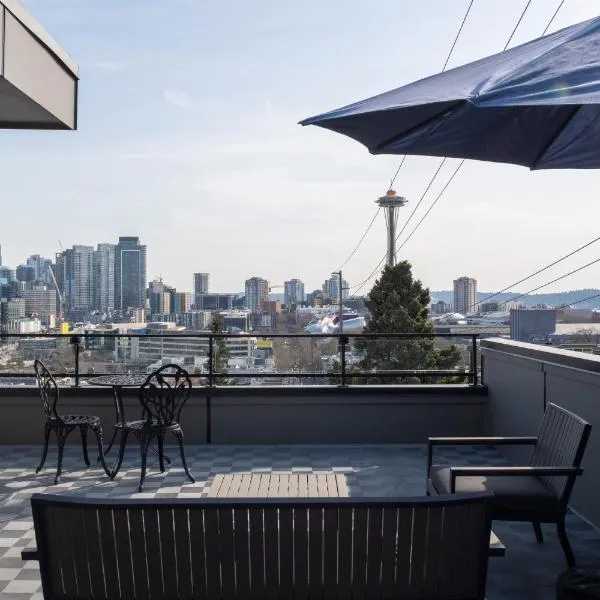 Modern Townhome with Space Needle View, hotell i Seattle