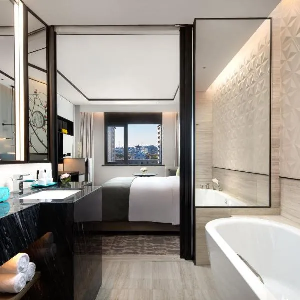 Crowne Plaza Wuzhen by IHG, hotel v destinaci Tongxiang