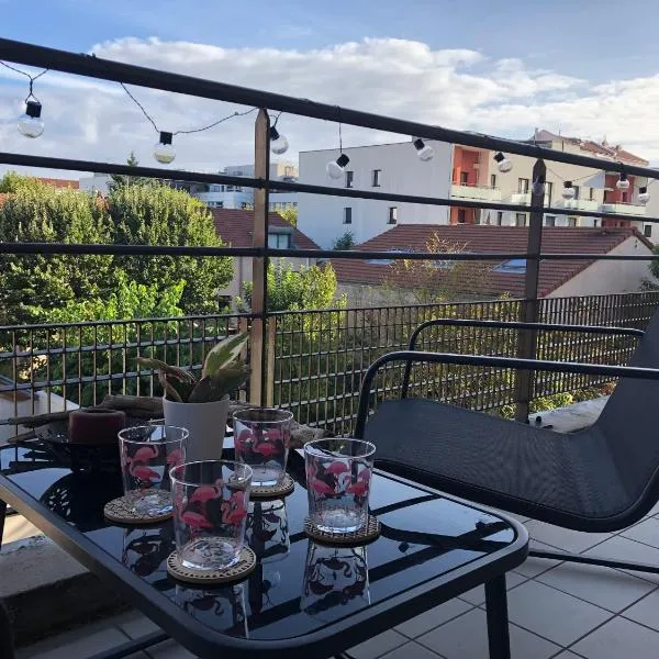 Un balcon à Monplaisir- 4 lits -garage - 47m2, hotel i Lyon