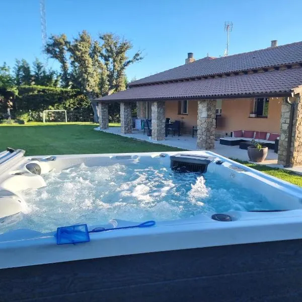 Villa Pancorbo, hotel in Velayos