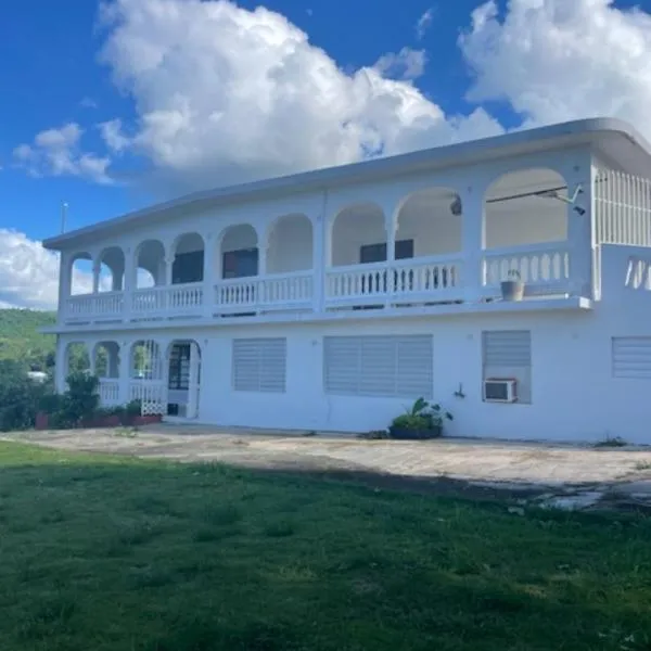 Montecielo-Mountain View Escape 20 minutes to Airport, hotel v destinaci Canovanas