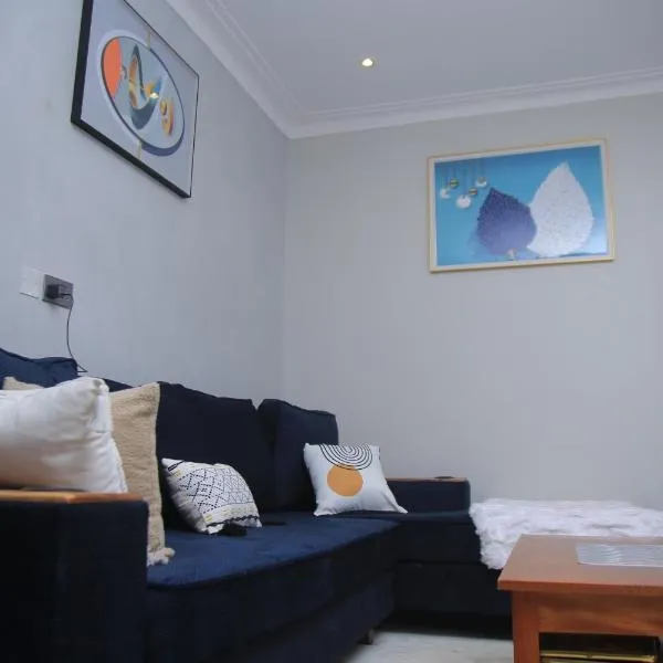 Tinaz Staycation, Kampala, Hotel in Kira