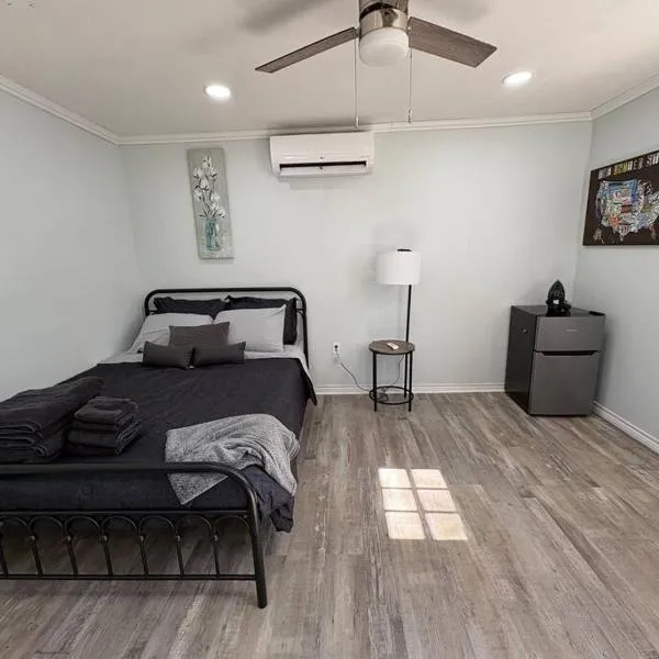 Bright & Comfortable Bungalow!, hotel in East Tulsa