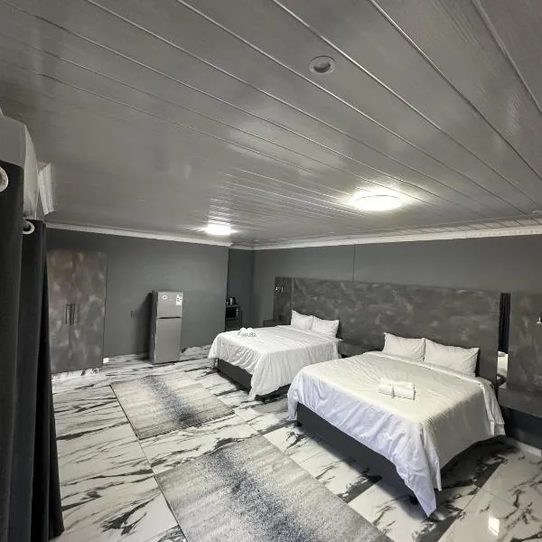 Harry's Luxury Guest House, hotel v destinaci Mahikeng