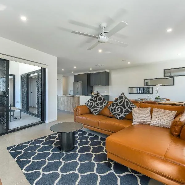 Newly spacious top floor good view apartment, hotel in Brisbane