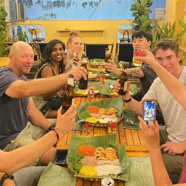 Saigon Authentic Hostel - Daily Walking City Tour, Cooking Class, Food Tours, FREE Fresh Breakfast, Gym & Rooftop Billiard, hotel in Ho Chi Minh City