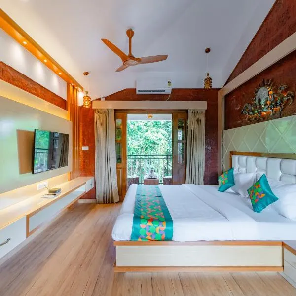 Treebo Green Village Resort with Pool, Goa, Hotel in Maneri