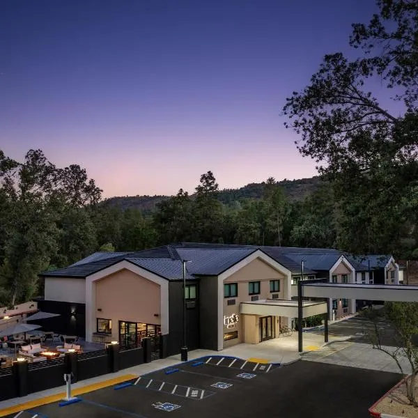 The Inelle, Oakhurst Yosemite, a Tribute Portfolio Hotel, hotel in Oakhurst