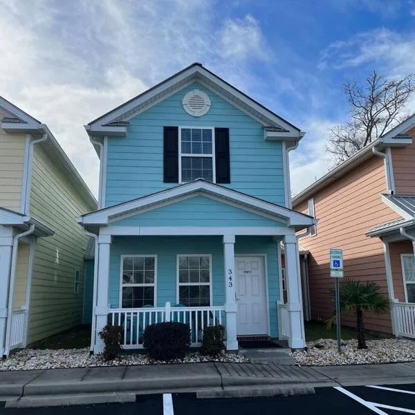 Newly Upgraded 2-BR Cottage, 2 Blocks To Beach: Myrtle Beach'te bir otel