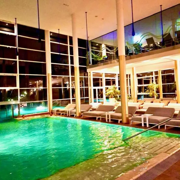 WHIRLPOOL-SUITE AMADEUS - Weitblick - Golf & Wellness - direkter Bademantelgang - ADULTS ONLY,位于巴德瓦尔特斯多夫的酒店