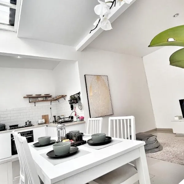 Villa LA Mansion Lembang - 2BR for 2-6 Guest stay, hotel en Lembang