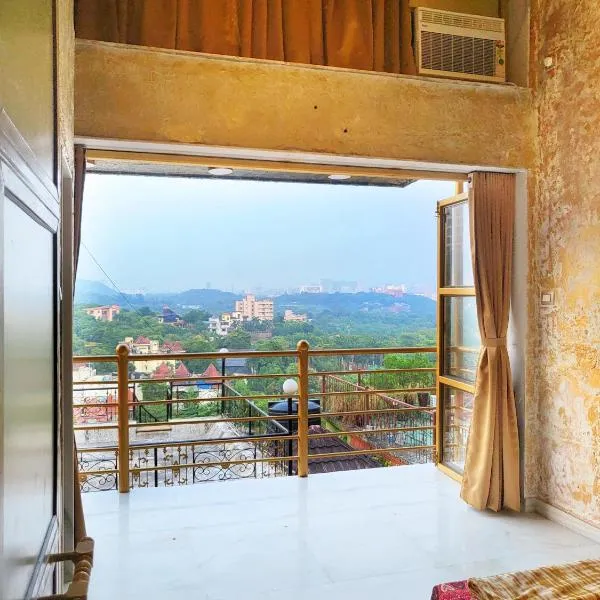 Wadhwani's Haveli villa in Royal Palms, hotel i Mumbai