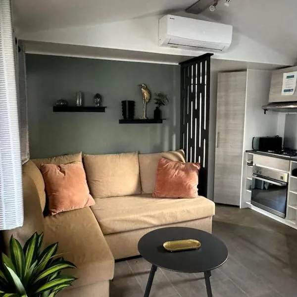 Joli Bungalow 464, 4-6 pers, wifi, terrasse, Camping Siblu Lac des Rêves Lattes, hotel i Pérols