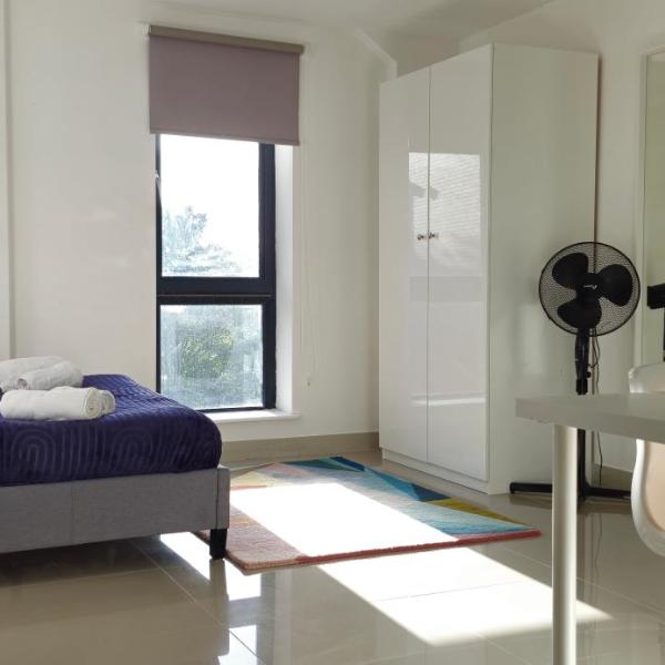 MPL Ensuites with kitchenettes Suites - Leeds City - Netflix & WIFI- First Direct & 02 Arena- LGI Hospital & Uni 5 Mins, Leeds