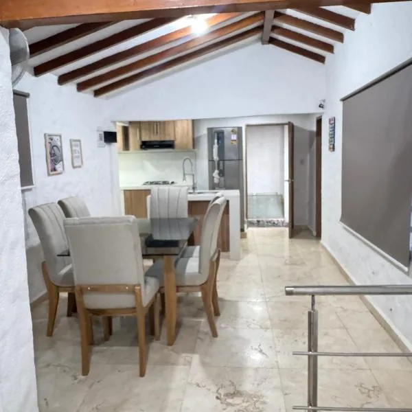 Apartamento en Rodadero cerca al mar con parqueadero privado, hotel in Rodadero