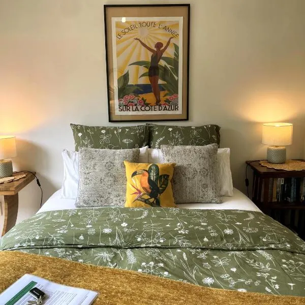 Gully hideaway apartment, hotel in Hamilton